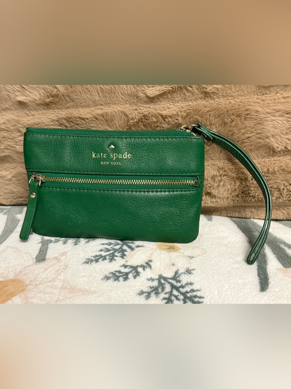 ♠️💚Kate Spade Green Leather Front Zip Wristlet | Striped Lining Clutch💚♠️